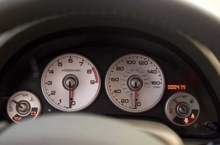 Панель приборов Acura RSX 2002 года  (фото 9 из 12)